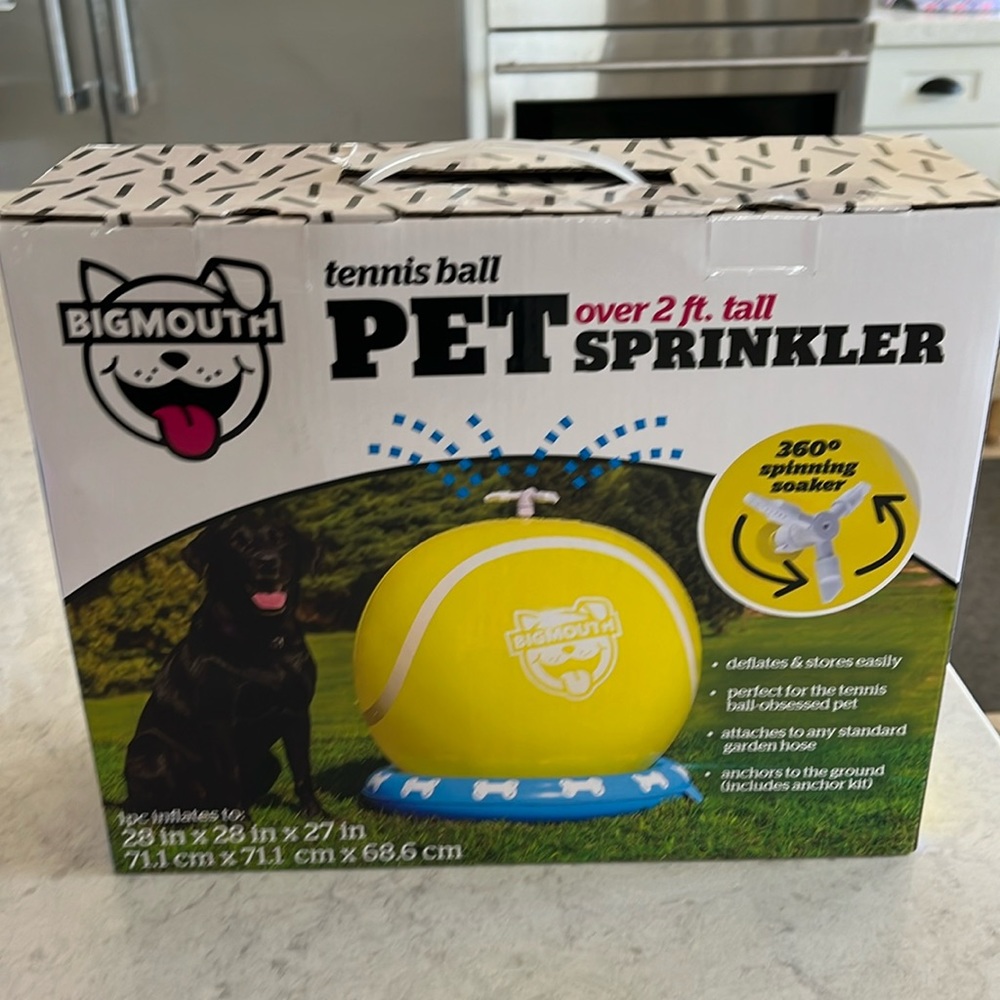 NIB Bigmouth tennis ball pet sprinkler